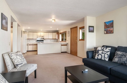 Stevens House | Seattle Vacation Home: American Wonders - 7 bedroom/4.5 bath, sleeps 25, views