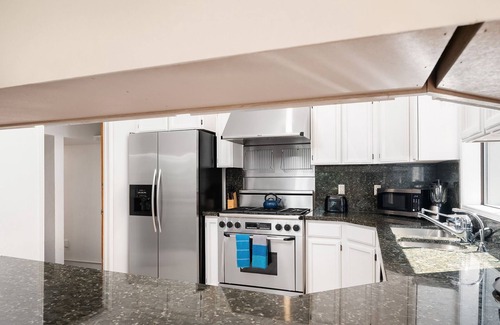 Stevens House | Seattle Vacation Home: American Wonders - 7 bedroom/4.5 bath, sleeps 25, views