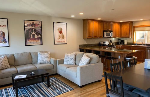 Old Ballard House | Seattle Vacation Home: Ballard Townhome - Impeccably finished 2 bedroom/2.5 bathrooms with parking