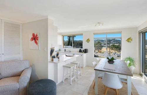 Avoca Beach Apartment | Seaview 12 - Pete & Kaz's - Modern Apartment