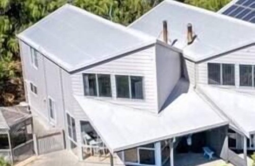 Peppermint Grove Beach House | Seaview Town House by Peppy Beach Retreats® (6 Adults), Town House