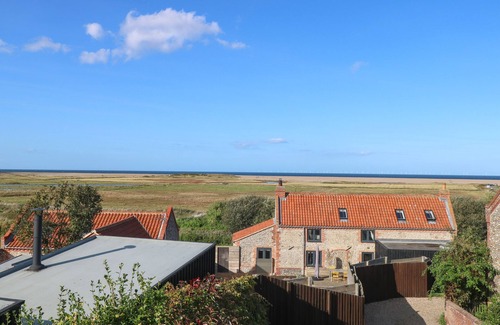 Salthouse Cottage | SEAVIEW COTTAGE, character holiday cottage in Salthouse, Norfolk