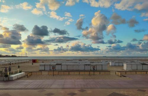 Heist Apartment | Seaview Heist: 3-Bedroom Flat by the Beach