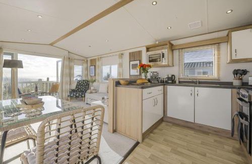 Rhoose House | Seaview Holiday Let - Vale Holiday Park at Cardiff Airport