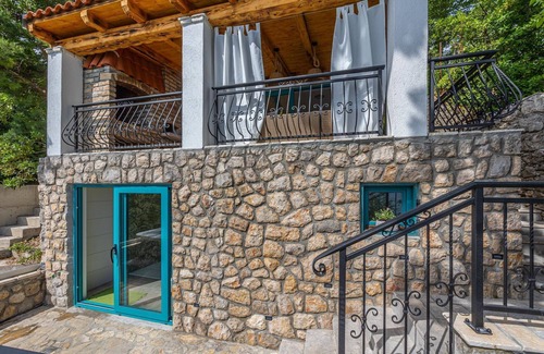 Jadranovo Villa | Seaview home with bubble bath