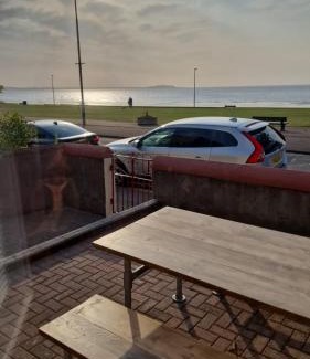 Leven Apartment | Seaview, Lower Flat