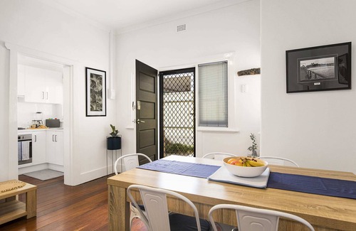 Henley Beach Apartment | Seaview No.6 | Henley Beach | Wifi