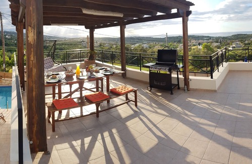 Houdetsi Villa | Seaview Villa with private pool and roof sitting area with bareque!