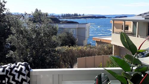 Kiama Apartment | Seaview-Waterfront-Private-On the Coastal Walk-Shutters by the Sea