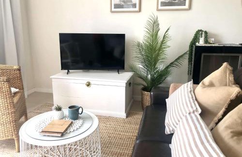 Kiama Apartment | Seaview-Waterfront-Private-On the Coastal Walk-Shutters by the Sea