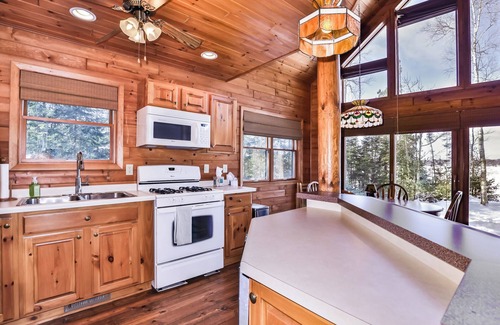 Conover House | Secluded 3-bedroom cabin in Conover with WiFi, AC, Complimentary Firewood