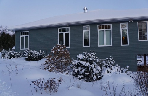 North Kawartha House | Secluded 4-Season Country Home - Lake+Hot Tub+EV. Pet Friendly!