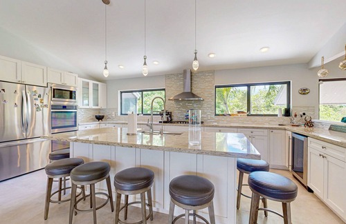 Key Largo House | Secluded and spacious family friendly sanctuary with enclosed pool and hot tub