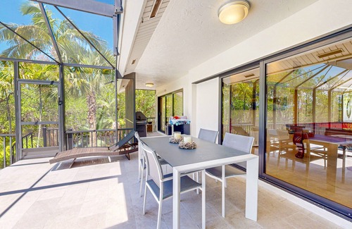 Key Largo House | Secluded and spacious family friendly sanctuary with enclosed pool and hot tub
