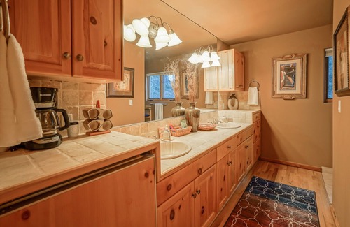 Angel Fire Cabin | Secluded Angel Fire Cabin w/Amazing Views, Hot Tub & Fiber Internet