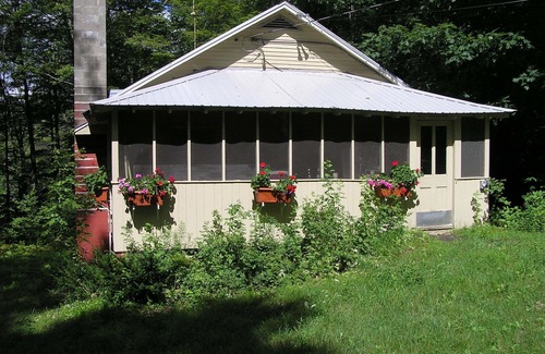 Brookfield Cottage | Secluded But Accessible Cottage on Twin Ponds