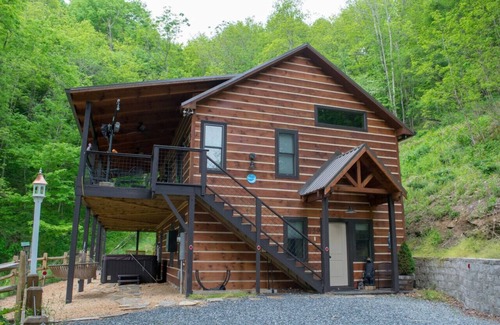 Boone Cabin | Secluded Cabin in Town w/Mountain View