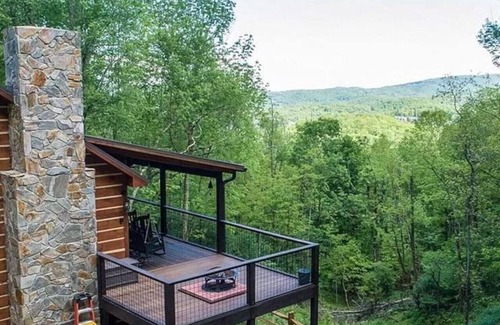 Boone Cabin | Secluded Cabin in Town w/Mountain View
