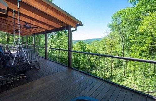 Boone Cabin | Secluded Cabin in Town w/Mountain View