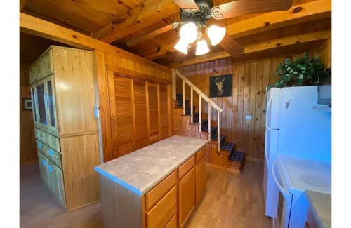 Board Camp Cabin | Secluded Cabin on 38 Acres - sleeps 4