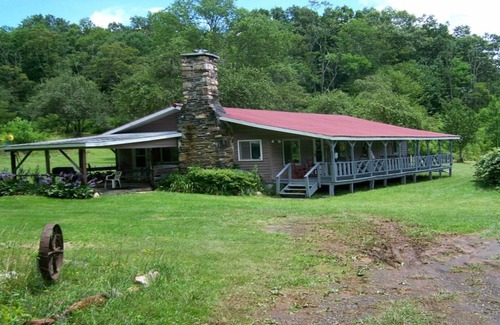 Frank Cabin | Secluded Cabin On Peaceful 100+ Acres with hot tub!