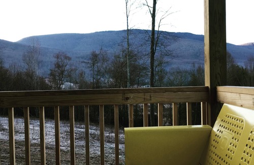 Damascus Cabin | Secluded Cabin w/Mountain Views - Perfect for Couples, Stargazers, + Creatives!
