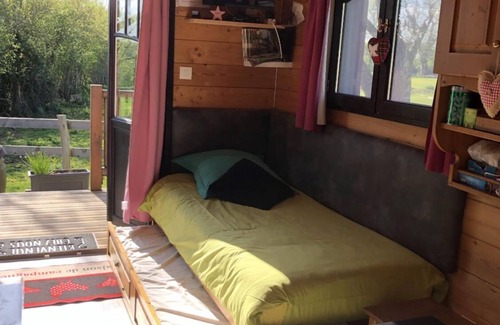 Clamerey Cabin | Secluded caravan, ideal for romantic or family get-togethers