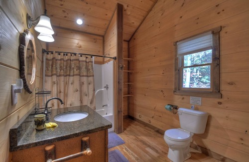 Copperhill Cabin | Secluded, Close to Downtown Blue Ridge, Perfect Couples Retreat!