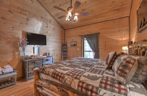 Copperhill Cabin | Secluded, Close to Downtown Blue Ridge, Perfect Couples Retreat!