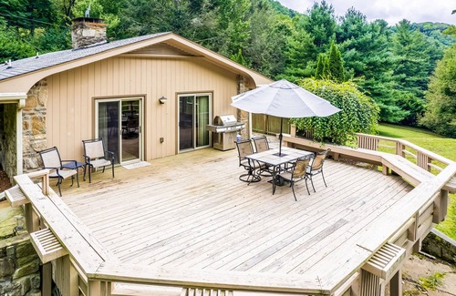Waynesville House | Secluded Dog-Friendly Home w/Spacious Deck, Gas Grill, Gas Fireplace, Fast WiFi