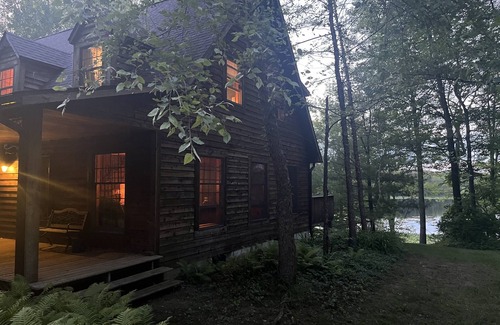 Delton House | Secluded family-friendly lake house in the woods
