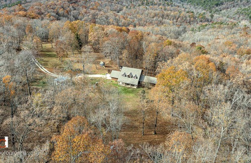Madison County House | Secluded Family Getaway