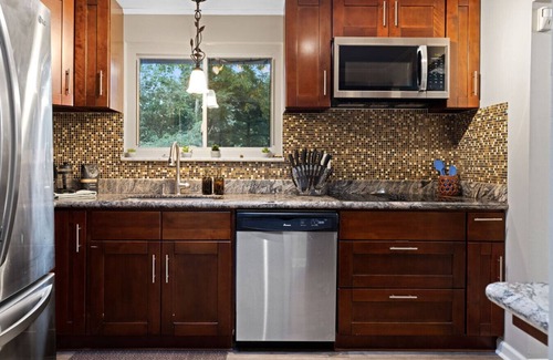 Etna Apartment | Secluded Hilltop Hideaway~Hot Tub~Two Living Rooms