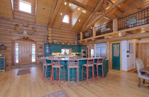 Gallatin Gateway House | Secluded home w/exceptional views, hot tub, game room, close to Big Sky Resort - Special K Lodge