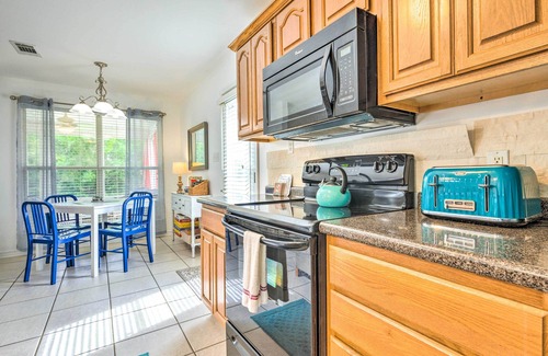 Waveland Cottage | Secluded 'La Mer Cottage' < 1 Mi to Beach!
