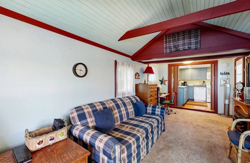 Ellsworth Cottage | Secluded lakefront cottage great views, dock & boat launch