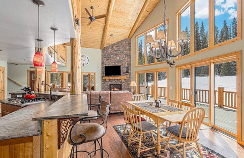 Valley of the Sun Cabin | Secluded Log Cabin: 10 Acres, Soaker Tub
