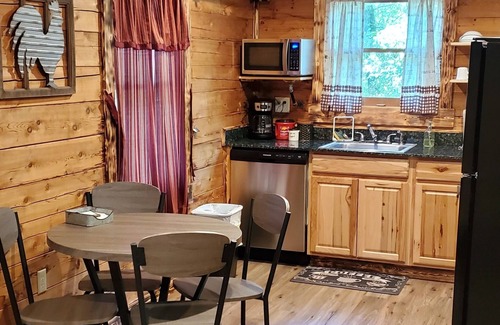 Henderson Cabin | Secluded Log Cabin Getaway
