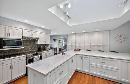 Niles House | Secluded Luxe 5BR Estate w/Pool, Wineries, Near ND