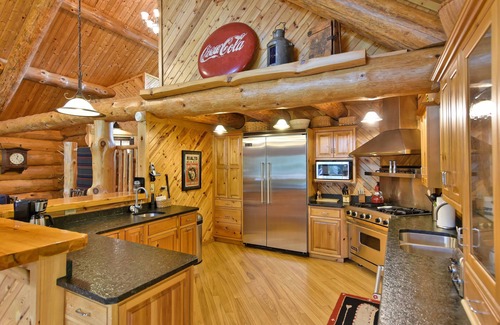 Clam Lake Cabin | Secluded luxury log home in Wisconsin wilderness
