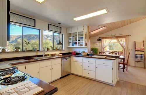 North Fork House | Secluded Mountain Hideaway < 8 Miles to Bass Lake!