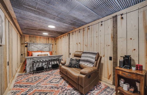 Bonnerdale House | Secluded mountain luxury-access to ATV/bike trails, close to lakes, Hot Springs