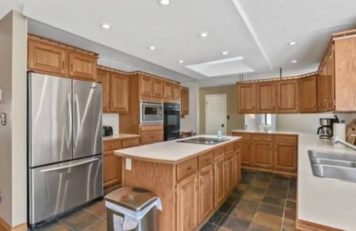 Langley House | Secluded Oasis: 5 Acre Retreat