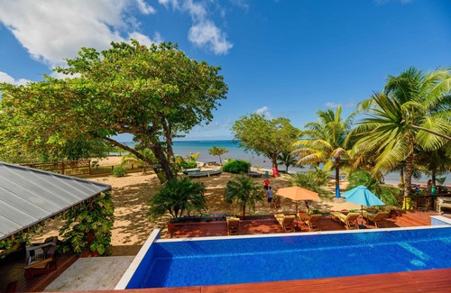 Camp Bay Villa | Secluded Oceanfront 4BR Luxury Villa - Fully Staffed on Camp Bay Beach, Roatan