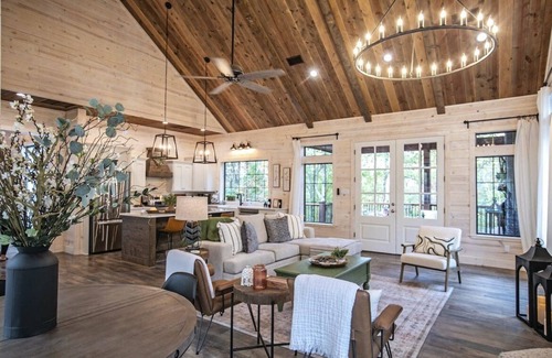 Broken Bow Cabin | Secluded on two acres, Large one bedroom luxury cabin