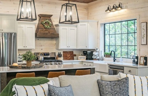 Broken Bow Cabin | Secluded on two acres, Large one bedroom luxury cabin