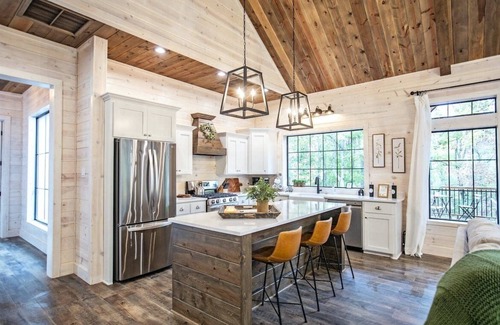Broken Bow Cabin | Secluded on two acres, Large one bedroom luxury cabin