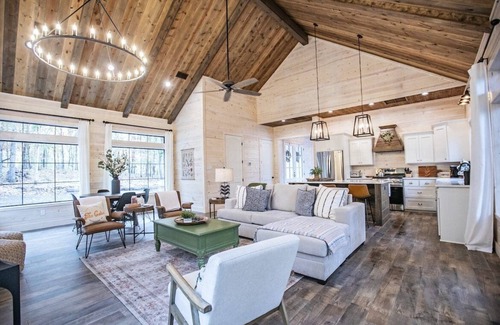Broken Bow Cabin | Secluded on two acres, Large one bedroom luxury cabin