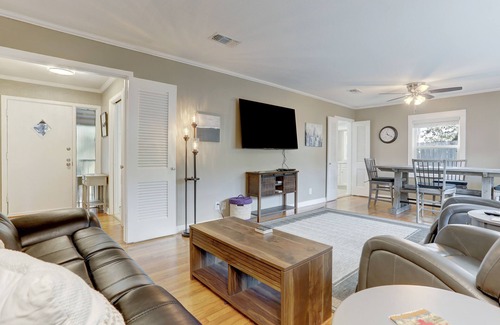 Austin House | Secluded Peaceful Cottage Near Downtown Austin and Lake Austin