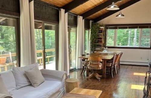Roscoe House | Secluded Private Lake House